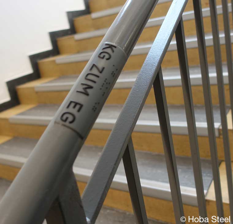 Taktile Leitsysteme - Handlaufschilder - für eine bessere Orientierung im öffentlichen Raum
