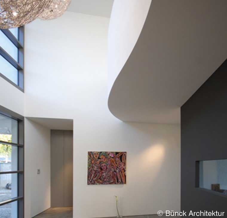 Innenraumgestaltung glatte weiße Wände in
                            			moderner Architektur
